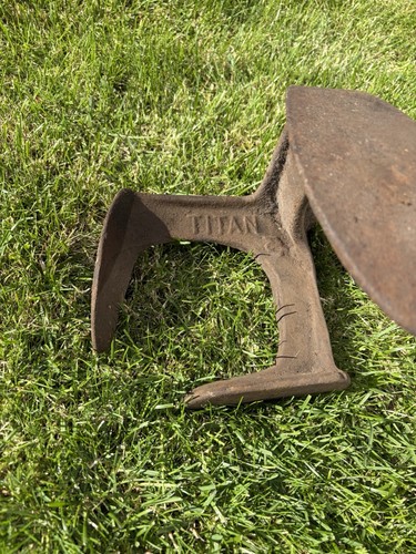 Vintage titan cast - vintage, iron