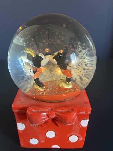 Disney minnie mickey - &, kissing