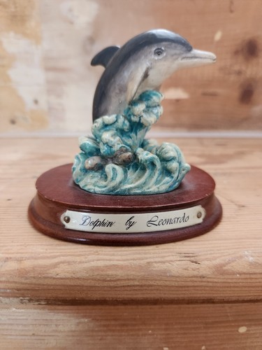 Leonardo dolphin mounted on - mounted,