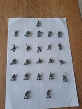 23 x German Paras Hand Painted Ww2 Soldiers in 1 : 72 Scale 