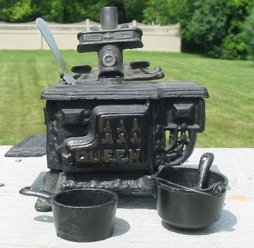 Vintage miniature queen cast - vintage,