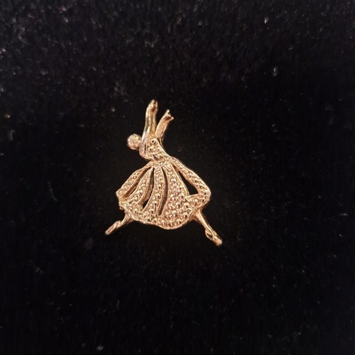 Beautiful petite vintage gold - beautiful,