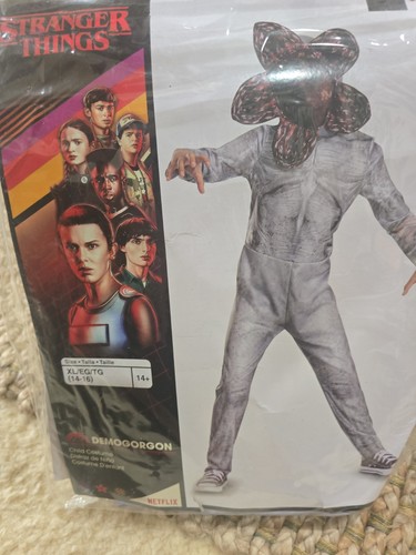 Stranger things demogorgon - stranger,