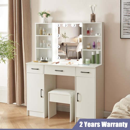 White dressing table with - dressing,
