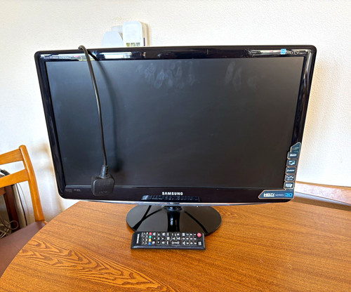 Samsung syncmaster 24in - syncmaster,
