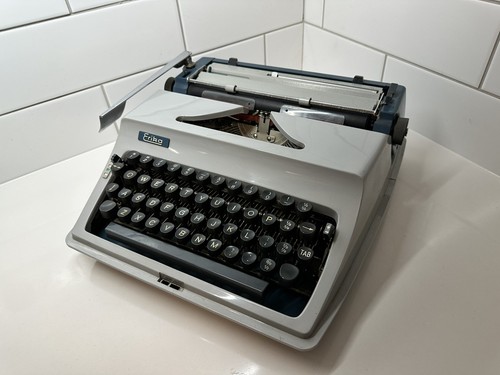 Erika model typewriter - typewriter, blue