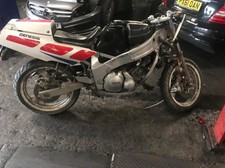 Yamaha FZR 600 3HE nuts and bolts 