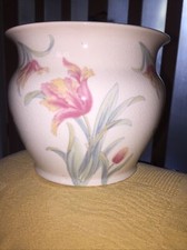 SALE TULIP SHAPED LILIES MOTIF CERAMIC PLANT POT BY SEVILLE POTTERY ENGLAND 80's