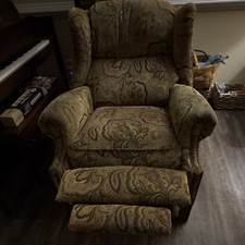 Traditional Wingback Recliner