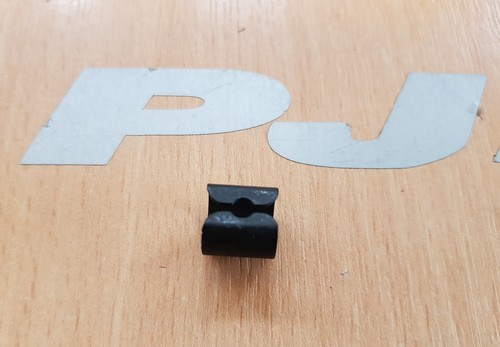 Cosworth throttle cable clip - cosworth,