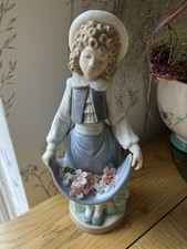 NAO by Lladro 1005 The School Girl Vintage Porcelain Figurine (Retired)