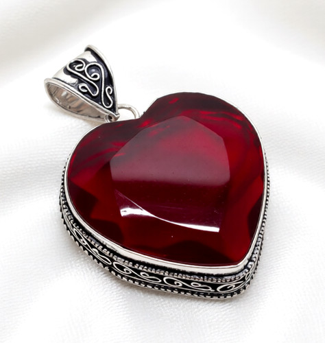 Mozambique garnet gemstone - garnet,