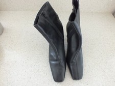 Women's Black Boots BNWT)