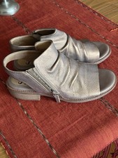 SOFFT Women's Size 7.5m Gold