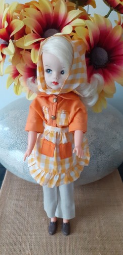 Sindy doll blonde side part - ,