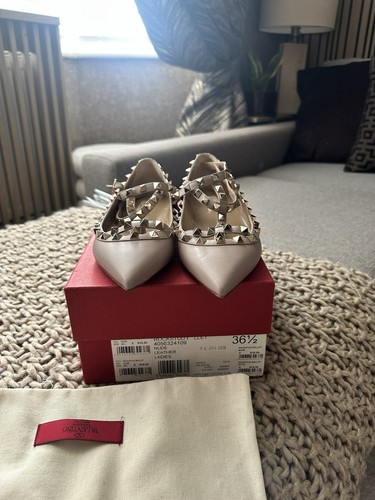 Authentic valentino garavani - authentic,