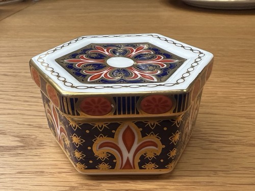Royal crown derby - derby, imari