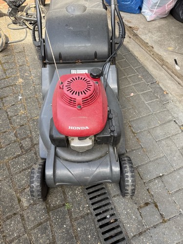 Honda petrol lawnmower - petrol, model