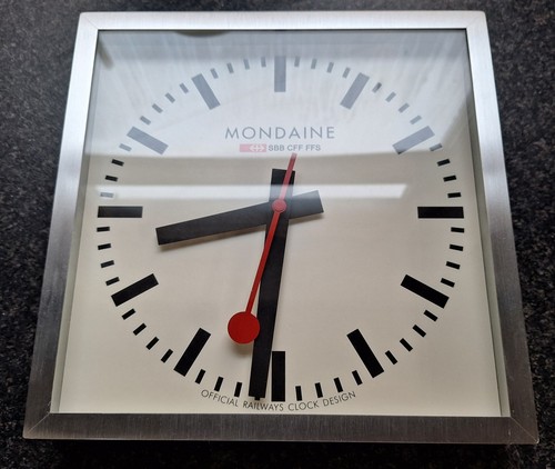 Mondaine swiss railway - mondaine,
