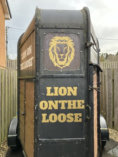Mobile bar trailer