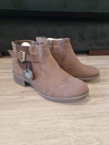Bnwt evans extra wide fit - wide,