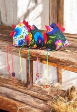 3x Chickens Hens Home