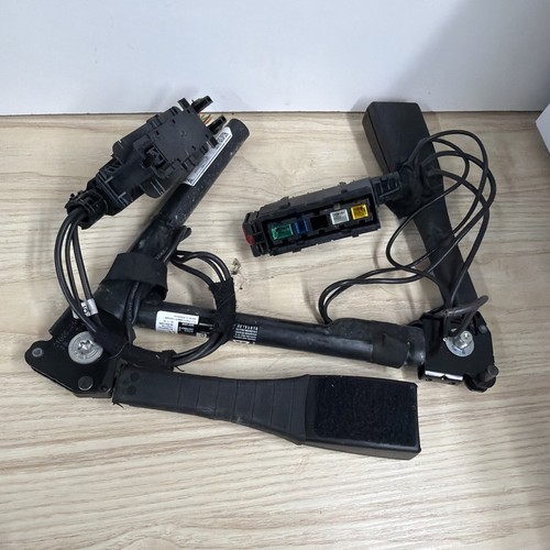 Vauxhall corsa seatbelt - e,