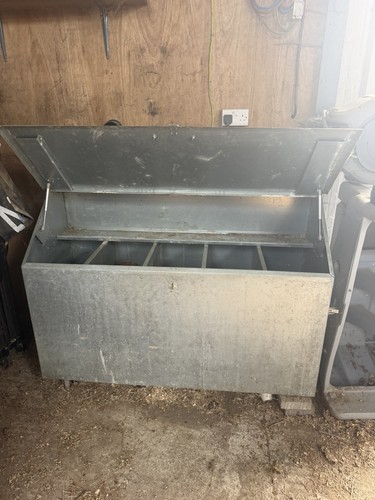 Compartment feed bin - 5,