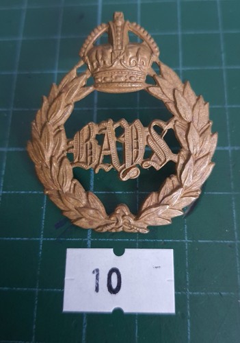 Original cap badge - original, 10) queens