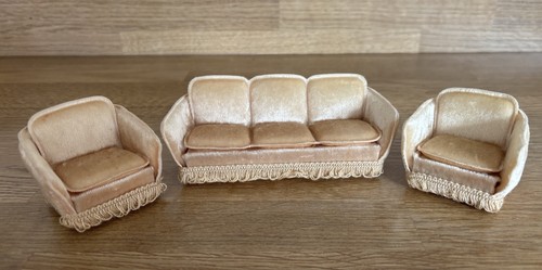 Cream velvet doll house - 1:16,