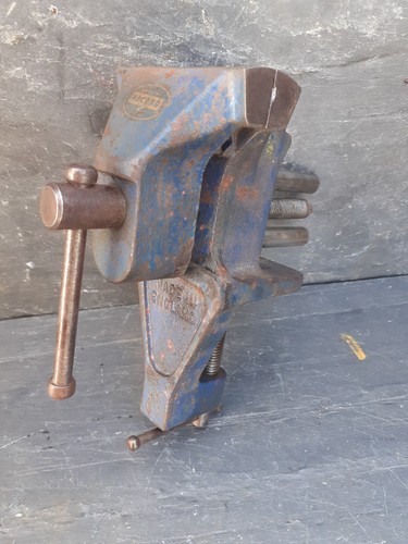 Record table vice