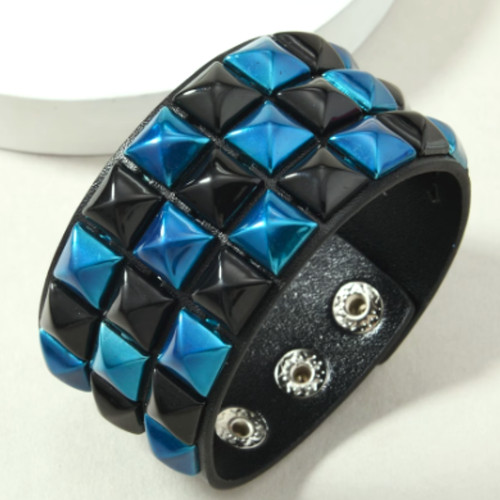 Row black and - black, studs