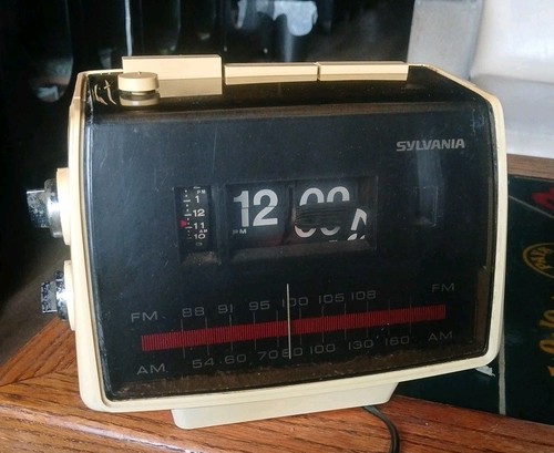 Sylvania flip clock vintage - sylvania,