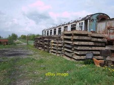Photo 12x8 Disused railway carriage, South Meadow Lane Cricklade A disused c2014