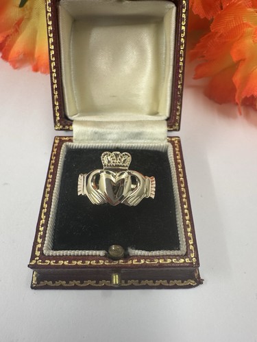9ct gold claddagh ring