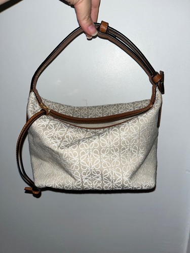 Loewe anagram cubi - loewe,