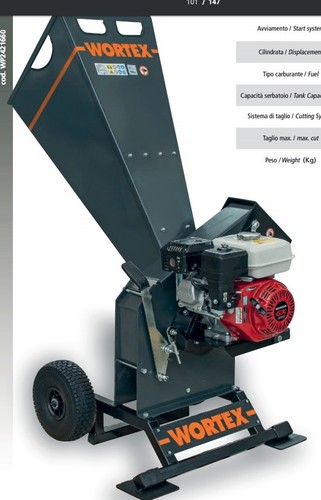 Wood chipper with gasoline