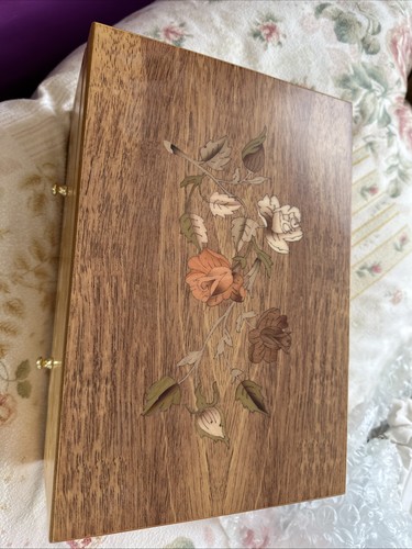Mele wooden jewellery - &,