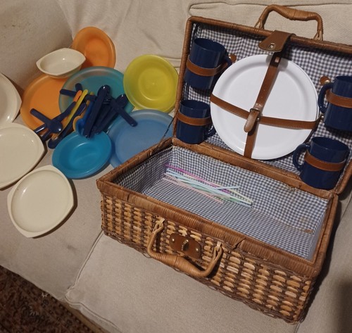 Vintage person picnic - picnic, basket
