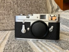 Leica M2 -- excellent
