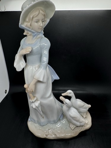 Lady figurine with ducks - lady,