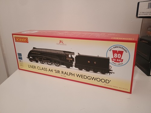 Hornby r30452 lner class - r30452,