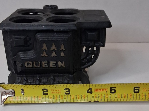 Vintage miniature queen cast - miniature,