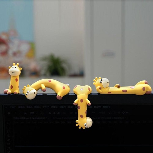 Car screen figurine - car, giraffe