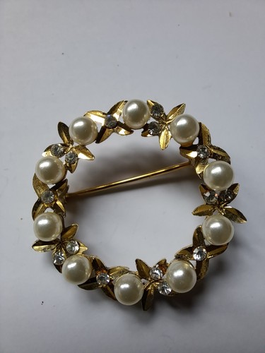 Vintage faux pearl - pearl, wreath