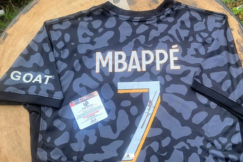 Bnwt kylian mbappe - mbappe, paris