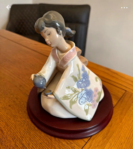Nao porcelain figurine - nao,