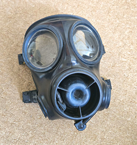 Avon s10 gas mask - s10,