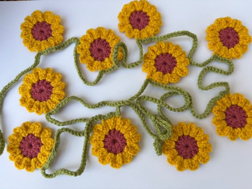 Dandelion yellow daisy with - ,