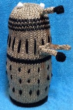 KNITTING PATTERN - Dalek